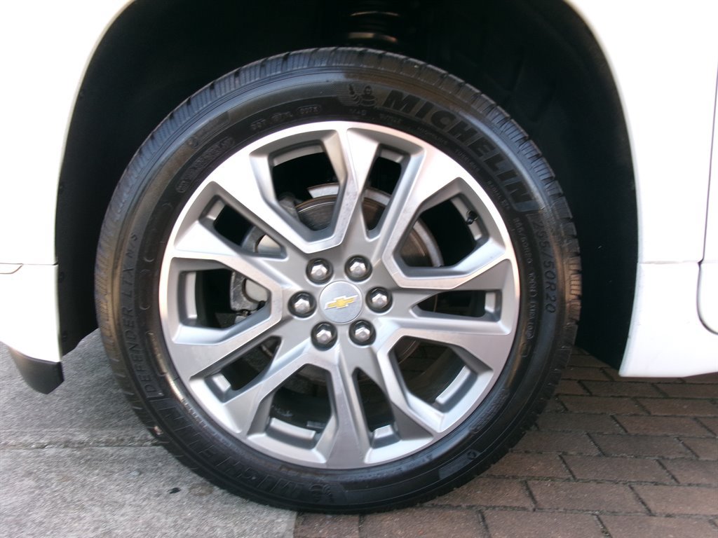 Used 2020 Chevrolet Traverse Premier FWD image 38