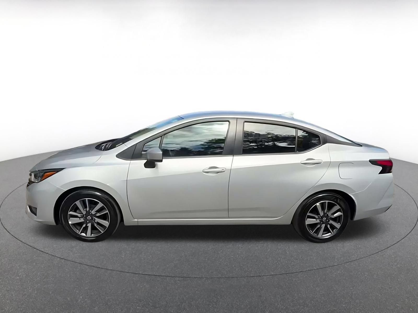 Used 2025 Nissan Versa SV FWD image 8