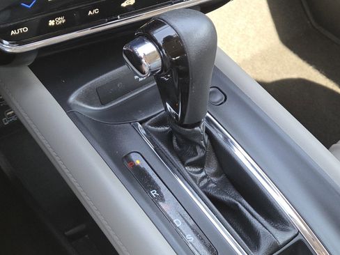 Used 2021 Honda HR-V EX-L image 32