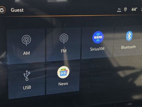 New 2026 Chevrolet Equinox LT w/ Safety and Technology Package FWD image 5