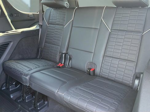 Used 2024 Cadillac Escalade Sport Platinum RWD image 5