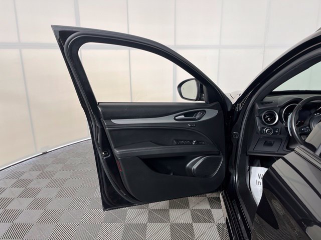 Used 2023 Alfa Romeo Stelvio Veloce AWD/4WD image 15