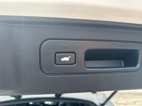 Used 2025 Honda Pilot TrailSport image 17