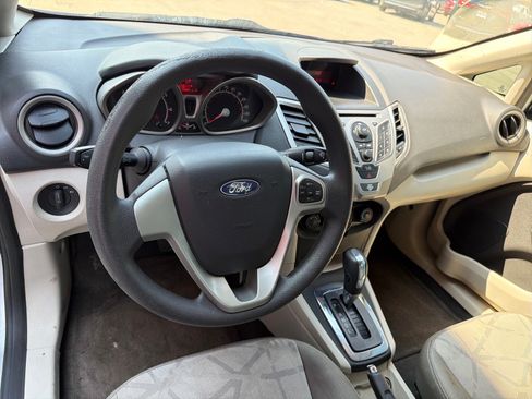 Used 2013 Ford Fiesta SE w/ Super Fuel Economy Pkg FWD image 12