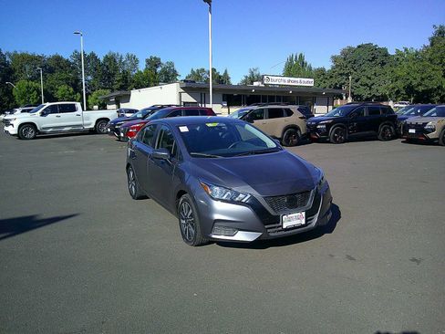 Used 2021 Nissan Versa SV FWD image 7
