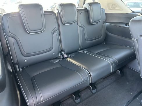 New 2026 INFINITI QX80 Luxe image 12