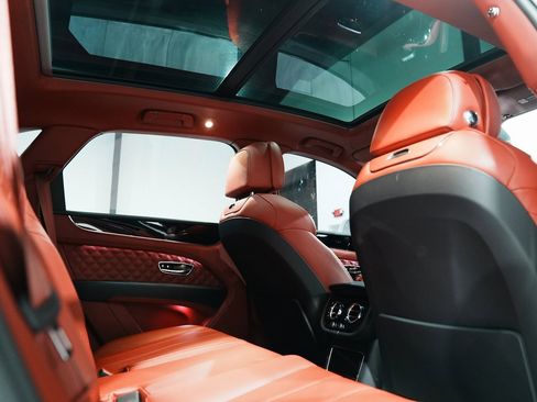 Used 2022 Bentley Bentayga Speed image 31