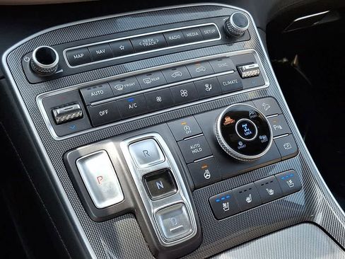 Used 2023 Hyundai Santa Fe Limited image 15