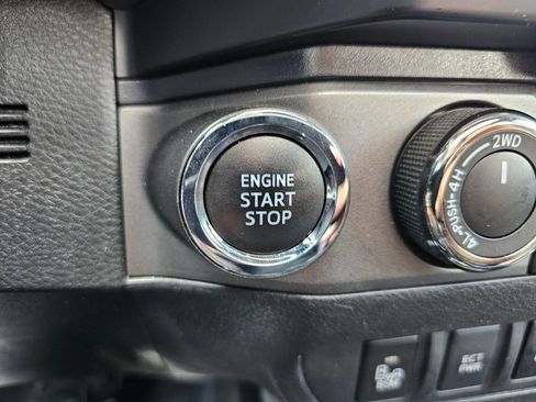 Used 2020 Toyota Tacoma TRD Off-Road w/ TRD Premium Off Road Package AWD/4WD image 32