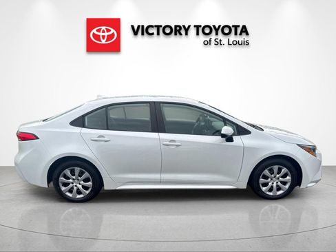 Used 2025 Toyota Corolla LE FWD image 2
