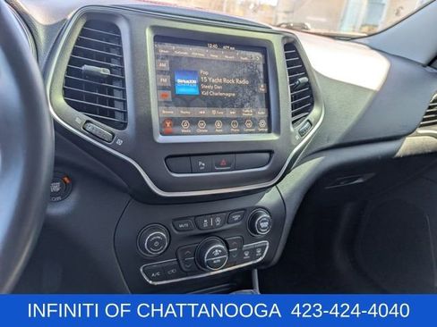 Used 2019 Jeep Cherokee Trailhawk AWD/4WD image 14