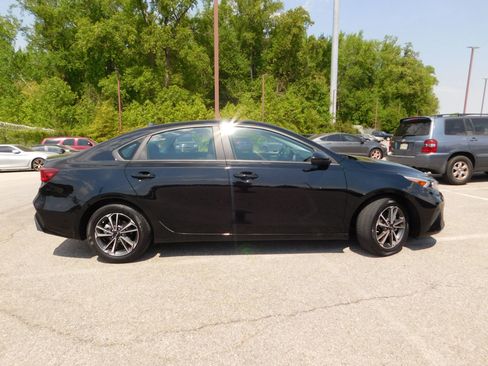 Used 2024 Kia Forte LXS FWD image 3