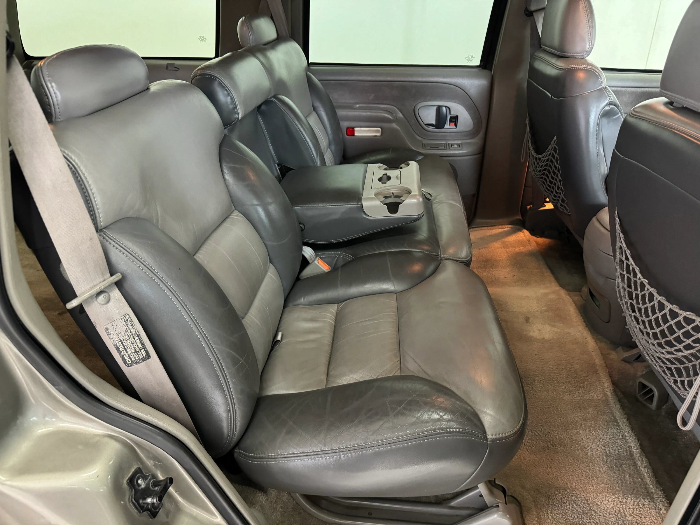 Used 2000 Chevrolet Tahoe Z71 w/ Comfort & Security Pkg AWD/4WD image 97