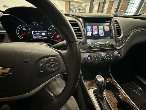 Used 2015 Chevrolet Impala LT w/ Convenience Package image 24