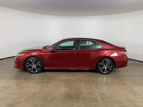 Used 2018 Toyota Camry SE image 16
