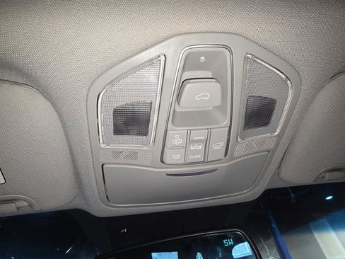 Used 2017 Hyundai Santa Fe SE w/ Cargo Package image 25