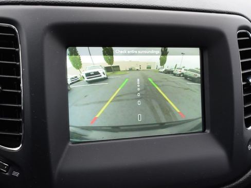 Used 2020 Jeep Compass Latitude FWD image 23