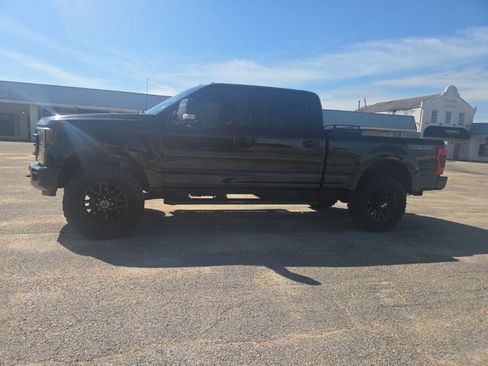 Used 2022 Ford F250 Lariat w/ Black Appearance Package AWD/4WD image 4