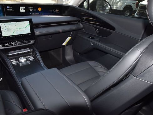 New 2026 Lincoln Nautilus Premier image 24