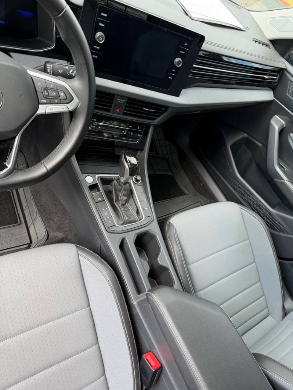 Used 2025 Volkswagen Jetta SE FWD image 25
