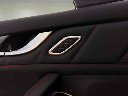 Used 2024 Maserati Levante GT Ultima image 21