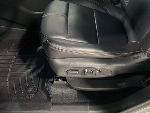 Used 2023 Chevrolet Traverse RS image 26