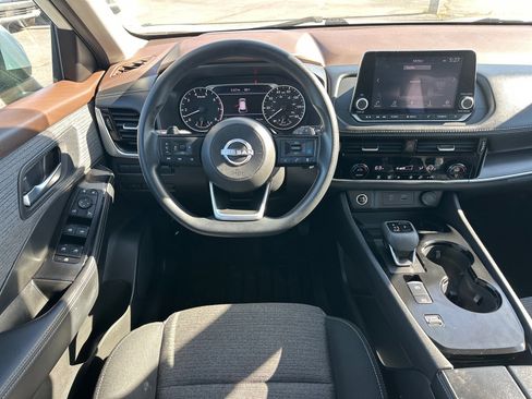 Used 2023 Nissan Rogue SV FWD image 7