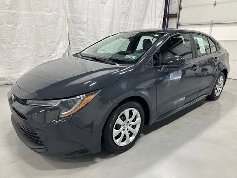 Used 2025 Toyota Corolla LE FWD image 3