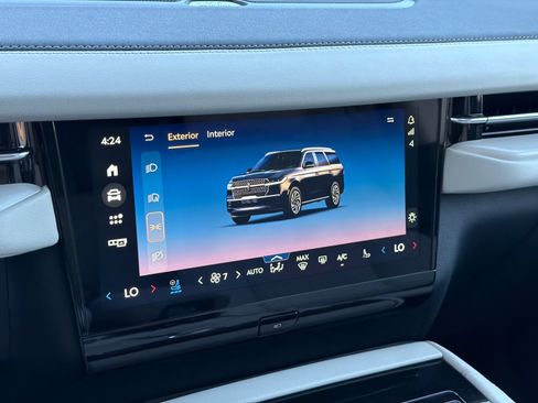 New 2026 Lincoln Navigator Reserve AWD/4WD image 30