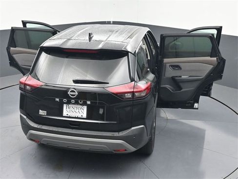 Used 2023 Nissan Rogue S image 45