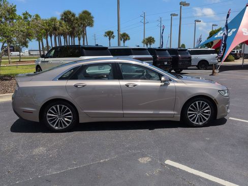 Used 2019 Lincoln MKZ Reserve FWD image 3