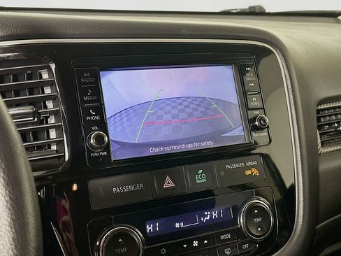 Used 2018 Mitsubishi Outlander ES image 17