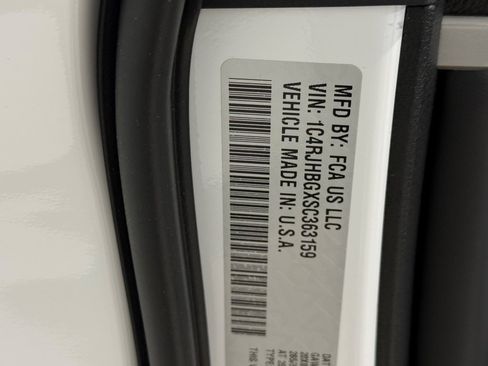 New 2025 Jeep Grand Cherokee Limited w/ Luxury Tech Group II image 28