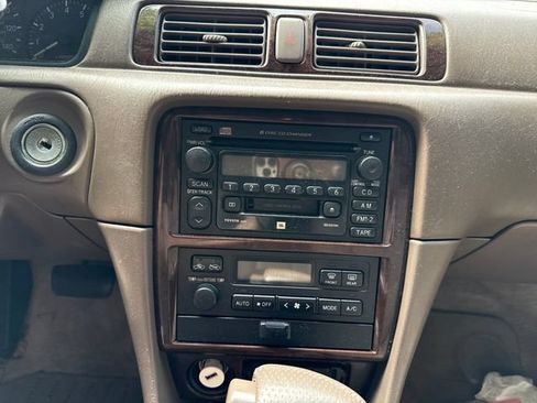 Used 2001 Toyota Camry LE FWD image 19