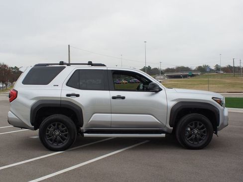 Used 2025 Toyota 4Runner SR5 image 18