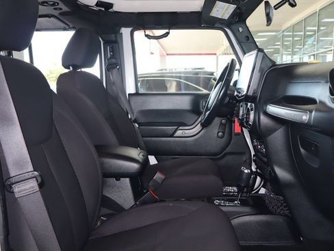Used 2018 Jeep Wrangler Unlimited Sport w/ Connectivity Group AWD/4WD image 38