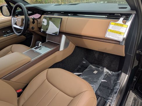 New 2026 Land Rover Range Rover Long Wheelbase SE image 29