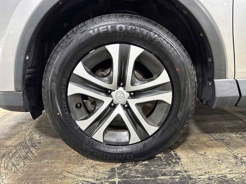 Used 2016 Toyota RAV4 LE AWD/4WD image 10