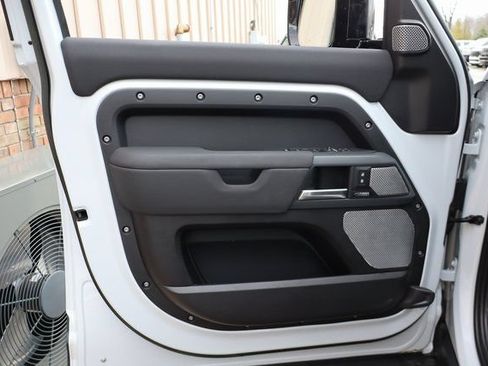 Used 2023 Land Rover Defender 130 X-Dynamic SE AWD/4WD image 9