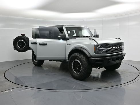 Used 2023 Ford Bronco Badlands image 31