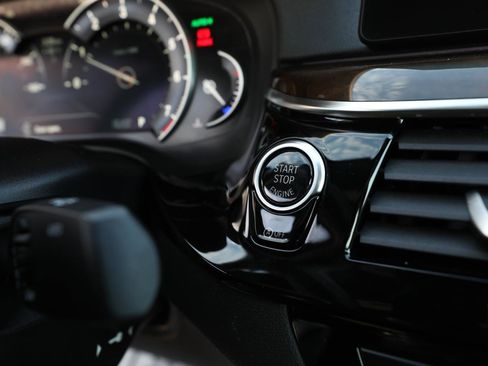 Used 2018 BMW 530i xDrive w/ Premium Package image 21