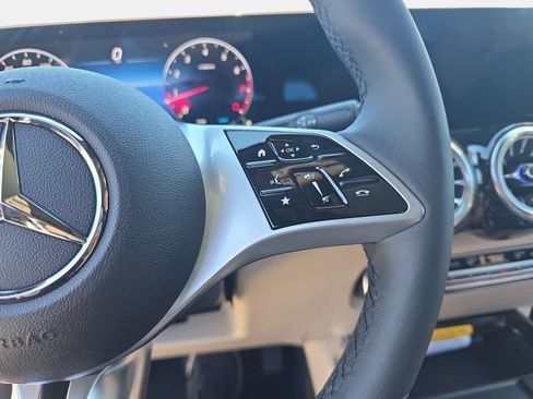 New 2026 Mercedes-Benz GLB 250 image 18