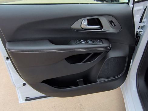 New 2026 Chrysler Pacifica Select w/ S Appearance Package FWD image 10
