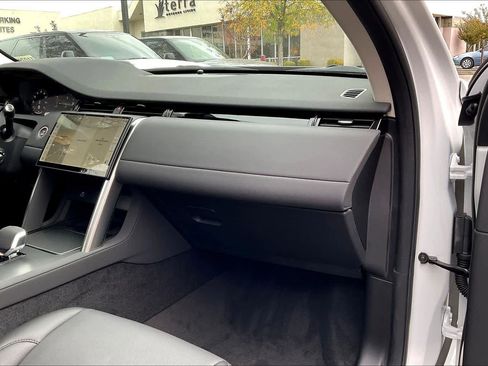 New 2025 Land Rover Discovery Sport S image 28