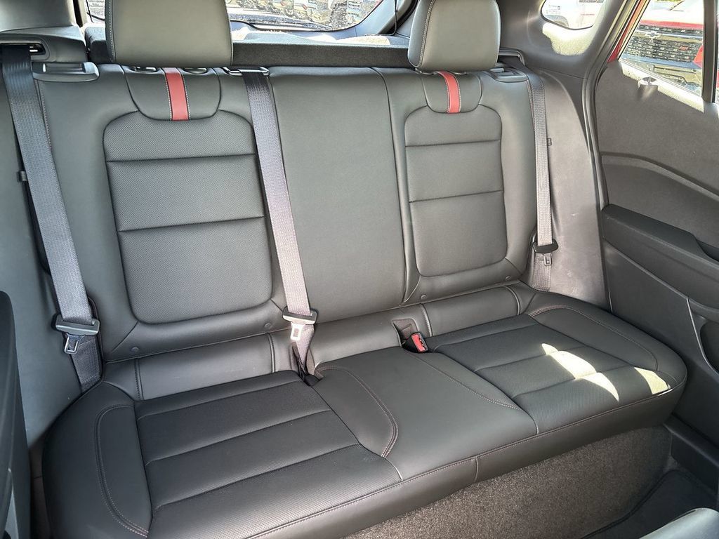 Used 2025 Chevrolet Trax RS w/ Driver Confidence Package FWD image 30