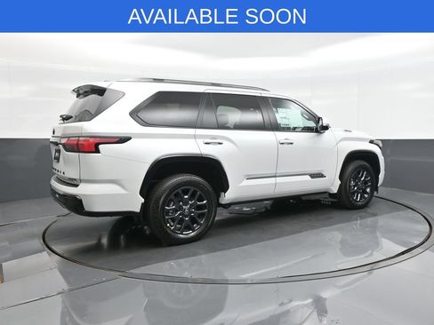 Used 2025 Toyota Sequoia Platinum AWD/4WD image 7