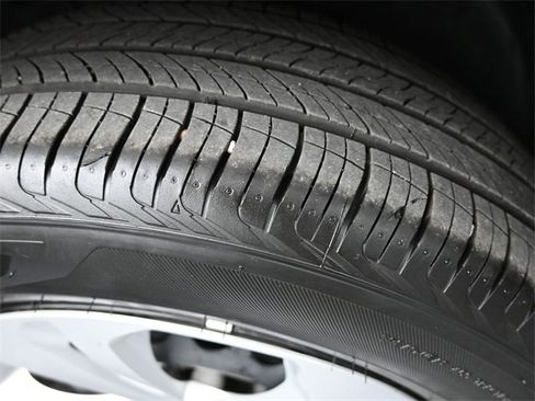 Used 2025 Chevrolet Trax LS image 37