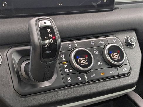 Used 2021 Land Rover Defender 110 SE image 21