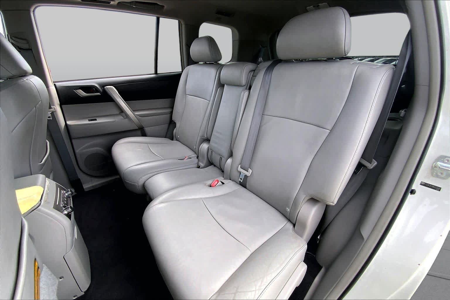 Used 2011 Toyota Highlander SE FWD image 19