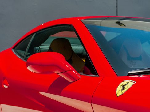 Used 2016 Ferrari California T RWD image 24